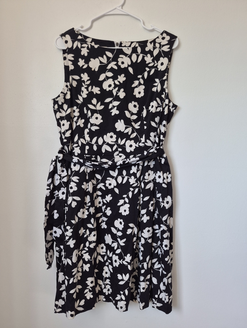Anne Klein Sleeveless Midi Belted Fit & Flare B/ W Floral Dress Lg Lined Pockets